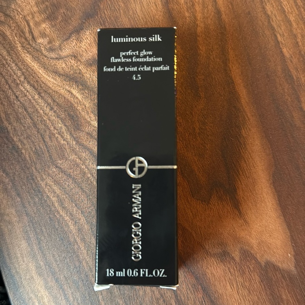 Giorgio Armani Luminous Silk Perfect Glow Flawless Foundation